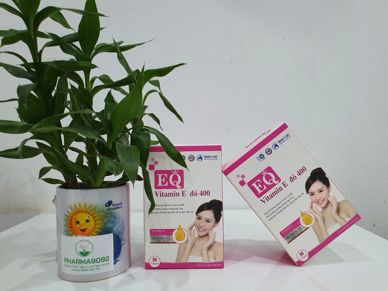 EQ Vitamin E đỏ 400. Bổ sung vitamin E cho cơ thể, hỗ trợ tăng cường chống oxy hóa. Giúp hạn chế lão hóa da, làm đẹp da.